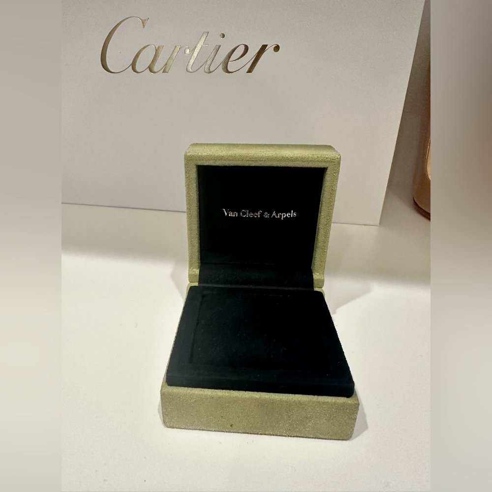 Van Cleef and Arpels bangle box
